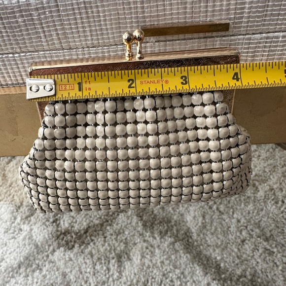 Glomesh mid-century/vintage ivory mesh coin purse. Gold, kisslock closure - Picture 8 of 13